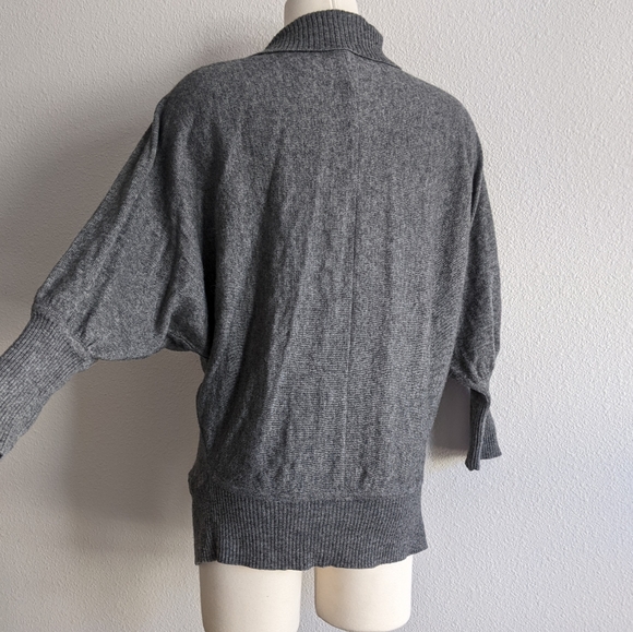 Gray Open Front Knit Cardigan w Batwing Sleeves - Picture 6 of 9